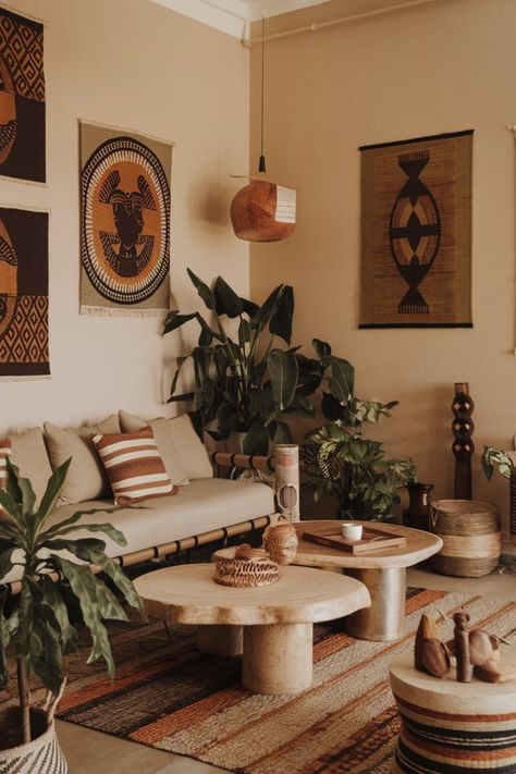 Design your living room with Afro-Bohemian decor that blends traditional African elements and modern minimalist furniture. Use natural materials and bold patterns for a stylish yet culturally rich aesthetic.#AfroBohemianDecor #ModernAfricanStyle #NaturalMaterialInteriors #MinimalistLivingRoomIdeas #AfricanInspiredDesign #BohemianLivingRoomStyle #ModernEthnicDecor South African Modern Decor, African Art Decor Interior Design, West African Modern Design, Modern Afrocentric Decor Living Rooms, African Style Living Room Inspiration, West African Modern Interior, Afro Modern Interior, Modern African Home Decor, Afro Eclectic Decor