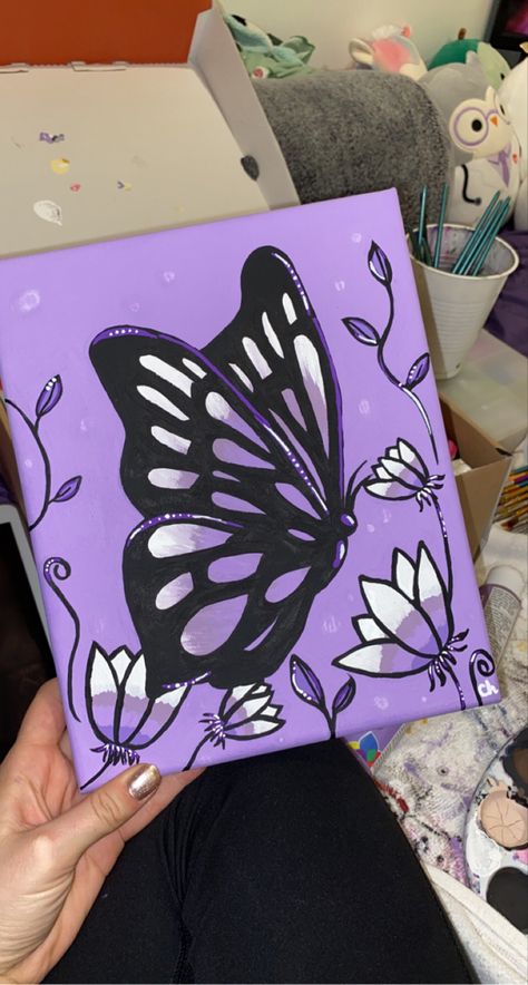 Butterfly Painting Ideas Easy, Purple Aesthetic Canvas Painting, Purple Easy Paintings, Purple Canvas Painting Ideas, Cute Stuff To Paint Easy Aesthetic, Paintings With Purple Backgrounds, Difficult Painting Ideas, Butterfly Paintings Easy, Cute Purple Paintings