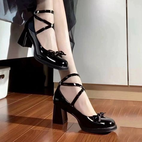 ﾟ☁︎｡ Bow heels sandals ﾟ☾ ﾟ Price- 2130 + international shipping Shop from link in bio Takes 4-7 weeks to deliver once preorders submitted . . . . . . #coquette #bow #bowseason #koreanfashion #top #imported Fashion Shoes Woman, Casual Pumps, Zapatos Mary Jane, Sweet Fashion, Stunning Shoes, Round Toe Shoes, Black Retro, Bow Shoes, Jairzinho