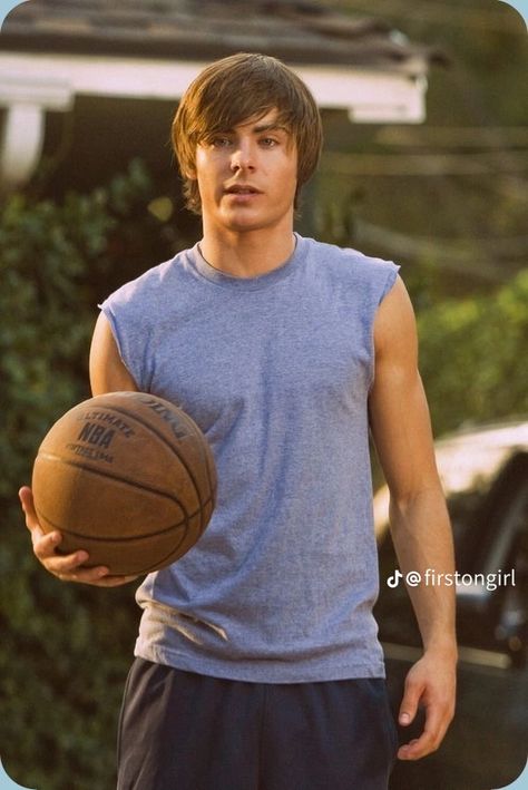 Zac Efron 17 Again, Zac Efron High School, Zac Efron Pictures, Zac Efron Movies, Zach Efron, Troy And Gabriella, 17 Again, Travel Humor Quotes, High School Musical 3