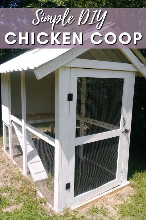 White chicken coop outside Easy Diy Chicken Coop Plans, Chicken House Diy, Simple Chicken Coop Plans, Chicken House Plans, Simple Chicken Coop, Easy Diy Chicken Coop, Chicken Coop Designs Diy, Chicken Coop Plans Free, Chicken Coop Pallets