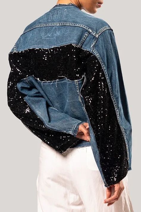 Artisanats Denim, Jean Jacket Diy, Ropa Upcycling, Upcycled Jackets, Sequined Fabric, Mode Kimono, Diy Jacket, Concept Clothing, Denim Wear