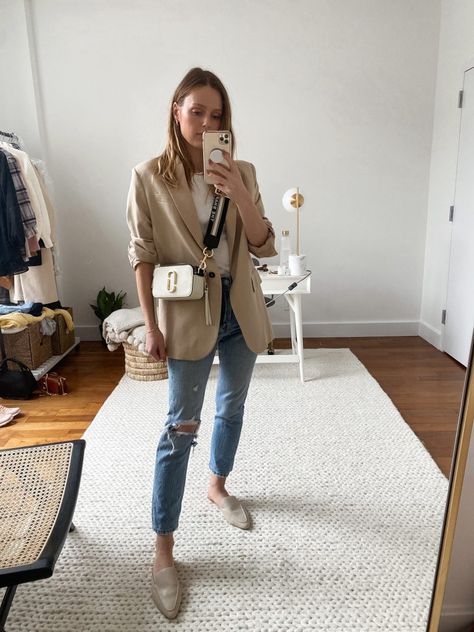 White Leather Bag Outfit, The Snapshot Marc Jacobs Outfit, White Bags Outfit, Off White Bag Outfit, Marc Jacobs Bag Outfit Street Styles, Snapshot Marc Jacobs Outfit, White Crossbody Bag Outfit, Snapshot Bag Outfit, Marc Jacobs Bag Outfit