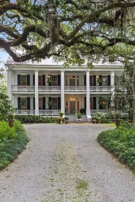 Louisiana Mansion, Antebellum South, Greek Revival Architecture, Colonial House Exteriors, Southern Architecture, Mansions For Sale, Southern Homes, Mansion Interior, Greek Revival