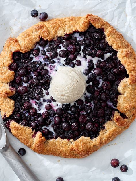 Summer Galette, Sweet Food Photography, Crostata Recipe, Blueberry Galette, Food Photography Studio, Crumb Pie, Dessert Cravings, Crumble Tart, Rustic Dessert