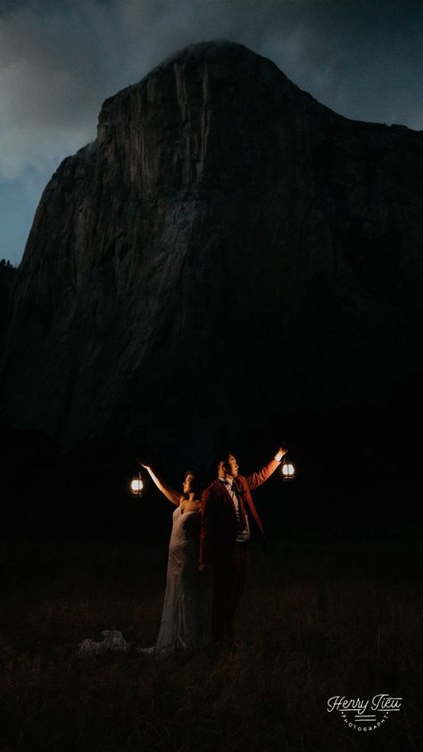 Yosemite National Park Elopement with a Chinese Tea Ceremony. Night Prenup Photoshoot Ideas, Lantern Couple Photoshoot, Night Couple Photography, Lantern Photoshoot, Elopement With Family, Elopement Yosemite, Lantern Photography, Prewedding Outdoor, Yosemite Elopement