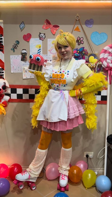 Cutestudios cosplay of Chica from Five Nights at Freddy’s chica chicacosplay chicafnaf chicafivenightsatfreddys fnaf fnafchica fnafchicacosplay fivenightsatfreddys fivenightsatfreddychica fivenightsatfreddycosplay cosplay fnafcosplay fnafcupcake Fnaf Halloween Costumes Cute, Cosplay Ideas Fnaf, Toy Chica Costume, Simple Fnaf Cosplay, Chica Halloween Costume Fnaf, Chica Outfit Fnaf, Chika Cosplay Fnaf, Five Nights At Freddy’s Cosplay, Chica Fnaf Costume