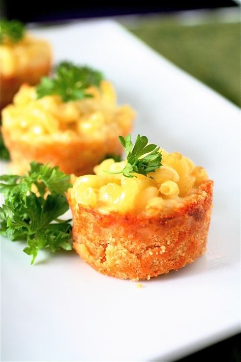 Mini Mac and Cheese Bites with Ritz Cracker  I want these for Mother's Day next year Mini Mac And Cheese, Mac And Cheese Pie, Cheese Cups, Cheese Pies, Mini Mac, Cheese Bites, Cheese Appetizers, Think Food, Snacks Für Party