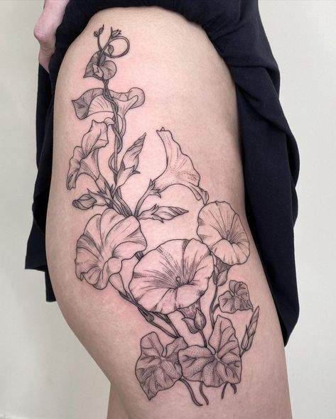 Scooby Tattoo, Morning Glory Tattoo, Cicada Tattoo, Glory Tattoo, Anatomical Tattoos, Tattooed Lady, Studio Tattoo, Piercing Inspo, Birth Flower Tattoos