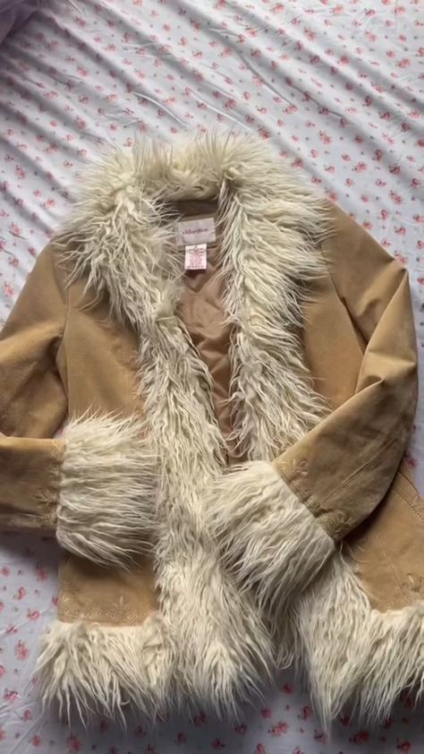 Fuzzy Jacket Outfit, Coquette Jacket, Babydoll Clothes, Monica And Rachel, Jackets With Fur, Cottagecore Girl, Fur Jacket Outfit, Winter Outfits Fashion, Denim Jacket With Fur