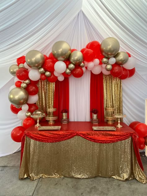 Red, white, and gold birthday party theme. Balloon garland dessert table setup. Ig @chicpinkpetals_de 50th Birthday Red And Gold, Red And Golden Birthday Decorations, Red And Gold 80th Birthday Party, Red Theme Birthday Decorations, Red And Gold Anniversary Decorations, Red Gold Birthday Theme, Red White Gold Balloon Arch, Red And Gold Birthday Table Decorations, Red White And Gold Balloons