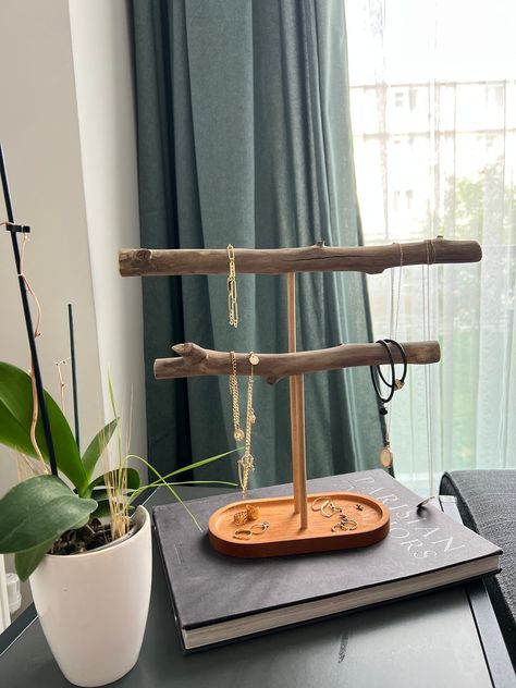 You have many options for storing your Jewelry. However, the most remarkable and natural among them is the driftwood jewelry and watch stand. A Driftwood Jewelry Stand is a jewelry stand made from pieces of wood by the sea that wear out over time. This stand allows you to display your jewelry and reach them easily. Also, driftwood pieces, each unique, add a rustic and bohemian vibe to your home. Wood Jewelry Organizer is not only practical, but also decorative. This stand, which you can put in a Boho Jewelry Stand, Driftwood Jewelry Display, Rustic Jewelry Organizer, Old Wood Table, Wooden Jewelry Stand, Wood Jewelry Diy, Rustic Jewelry Display, Jewelry Booth, Homemade Necklaces