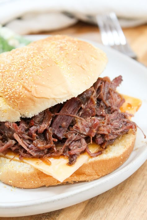 Slow Cooker Shredded Beef Sandwiches Beef Sandwiches Recipes, Shredded Beef Sandwiches, Hot Beef Sandwiches, Slow Cooker Bbq Beef, Slow Cooker Shredded Beef, Bbq Beef Sandwiches, Beef Sandwich Recipes, Bbq Roast, Chuck Roast Recipes