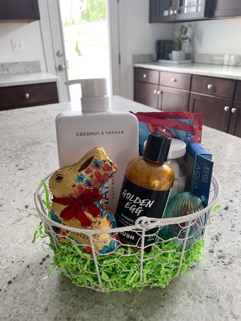 Easter basket for teen girl Easter Basket Ideas For Boyfriend, Easter Basket For Boyfriend, Easter Basket For Teens, Brunch Party Favors, Easter Basket For Adults, Easter Baskets For Teens, Boyfriend Easter Basket, Teen Boy Easter Basket, Boyfriend Basket