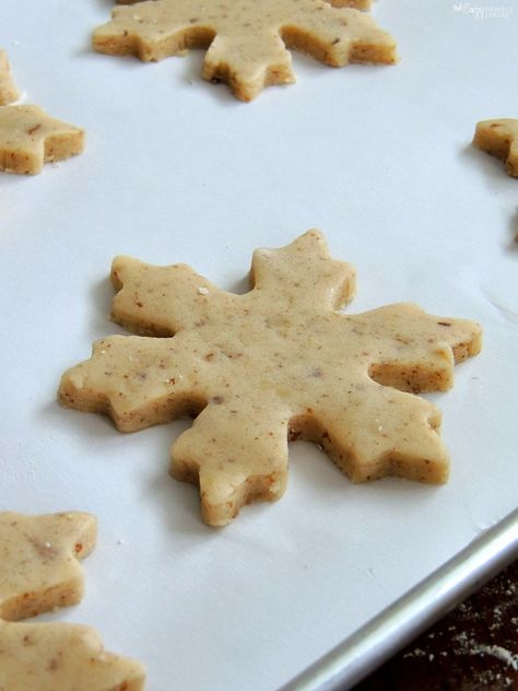 Tasty Pecan Shortbread Cookies Ready for the Oven Pecan Shortbread Cookies, Pecan Shortbread, Egg Free Cookies, Shortbread Cookies Easy, Cut Out Cookie Recipe, Christmas Shortbread, Butter Pecan Cookies, Dessert Recipies, Shortbread Cookie Recipe