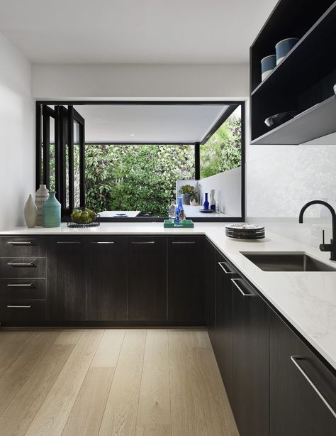 Boutique Aluminium Bifold Windows - A&L Black Benchtop, Kitchen Window Design, Folding Doors Interior, Calacatta Nuvo, Kitchen Black, Bathroom Design Ideas, Black Kitchens, Black & White, Interior Design Trends