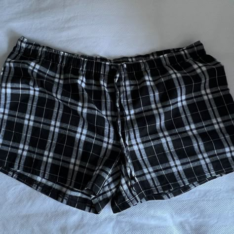 Women's Black & White Plaid Flannel Boxer Shorts. Elastic Waistband With Drawstrings. 3½" Inseam. Never Worn, Brand New. Black Boxer Shorts, Plaid Boxers Outfit Female, Boxers For Women Shorts, Boxers Outfit Female, Cute Pj Shorts, Downtown Pants, Boxers Outfit, Lace Boxers, Plaid Boxer Shorts