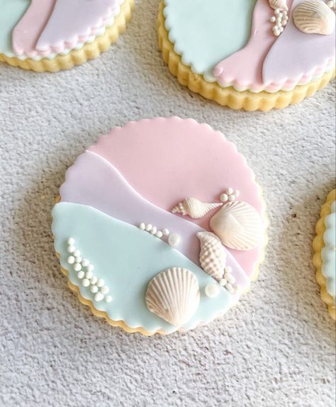 Pastel Mermaid Cookies, Mermaid Fondant Cookies, Fondant Cookies Ideas, Mermaid Sugar Cookies, Under The Sea Cookies, Shell Cookies, Mermaid Cookie, Seashell Cookies, Ocean Cake