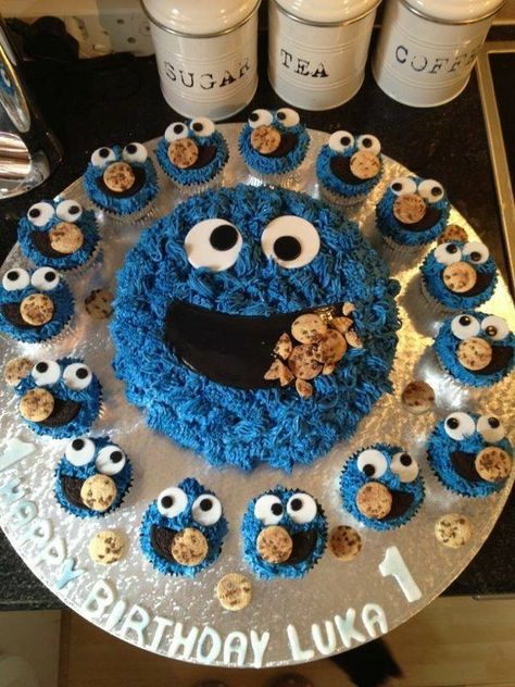 Birthday Cake With Cupcakes, Monster Birthday Cake, Monster Birthday Cakes, Cake With Cupcakes, Cupcake Recipes For Kids, Cookie Cupcakes, Cookie Monster Birthday Party, Cookie Monster Cupcakes, Monster 1st Birthdays