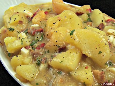 Olla-Podrida: Miss Hulling’s German Potato Salad German Potato Recipes, Recipes Cabbage, Salad Recipes With Bacon, German Potato Salad Recipe, German Food Authentic, Potato Salad Dressing, German Potato, German Potatoes, German Potato Salad