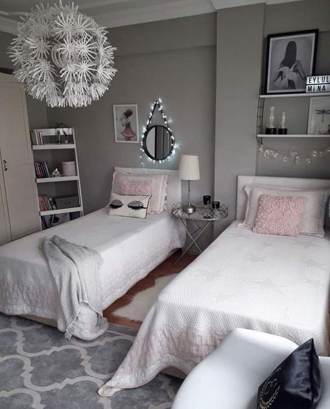 Twin Bedroom Decor, Bedroom Pillows Arrangement, Shared Girls Room, Girl Apartment Decor, Shared Girls Bedroom, Teen Bedroom Designs, Luxury Room Bedroom, Classy Bedroom, Kids Bedroom Inspiration