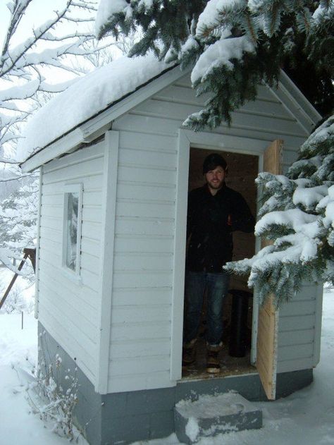 DIY: building a rustic sauna Shed Sauna, Holz Wallpaper, Build A Sauna, Rustic Saunas, Converted Shed, Deco Spa, Gym Shed, Diy Sauna, Building A Sauna