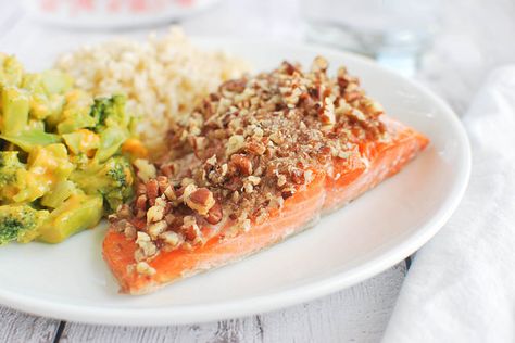 Maple Pecan Salmon - Fake Ginger Pecan Salmon, Healthy Dinners Easy, Pecan Crusted Salmon, Maple Salmon, Pecan Chicken, Dinners Easy, Maple Pecan, Salmon Recipe, Mediterranean Diet Recipes