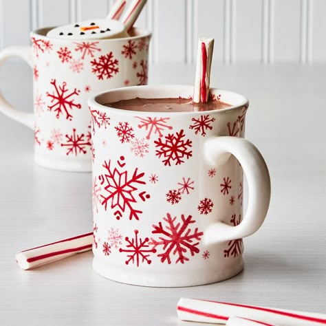 Diy Christmas Mugs, Holiday Baking Christmas, Red Snowflakes, Sublimacion Ideas, Painted Coffee Mugs, Diy Pottery Painting, Christmas Cups, Christmas Cottage, Pottery Painting Designs