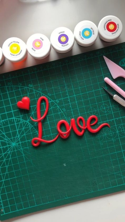 Instagram How To Do Calligraphy, Fondant Letters, Icing Designs, Icing Design, Crochet Baby Cocoon, Cake Decorating Piping, Baby Cocoon, Fondant Tutorial, Baby Cake