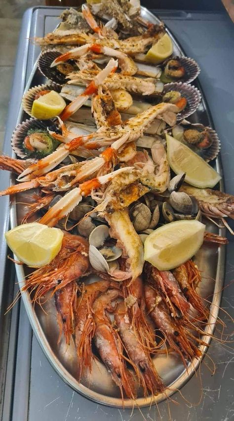 Sea Food Pictures, Charcuterie Appetizers, Open Air Restaurant, Ramadan Crafts, Sea Food, Food Snapchat, Seafood Dishes, Food Obsession, Fish And Seafood