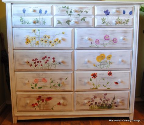 Hand Painted Texas Wild Flower Chest at Miz Helen's Country Cottage Flowers Painted On Furniture, Drawer Painting Ideas Aesthetic, Vintage Hand Painted Furniture, Painted Chest Of Drawers, Hand Painted Dressers, Dresser Ideas, Painting Antique Furniture, Room Painting, Painted Chest