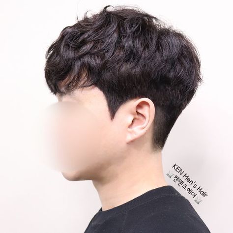 Very Short Hair Men, Young Men Haircuts, Two Block Haircut, Asian Man Haircut, Korean Men Hairstyle, Mens Haircuts Short Hair, Short Black Hair, Korean Haircut, Men Haircut Curly Hair