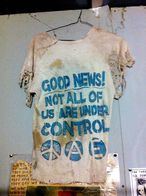 Good New! Not all of us are under control. [ The T. CV ] Cute Craft Ideas, The Elegant Universe, Punk Tshirt, Pinterest Cute, Cute Craft, Crust Punk, A Small House, Anti Fashion, Estilo Punk