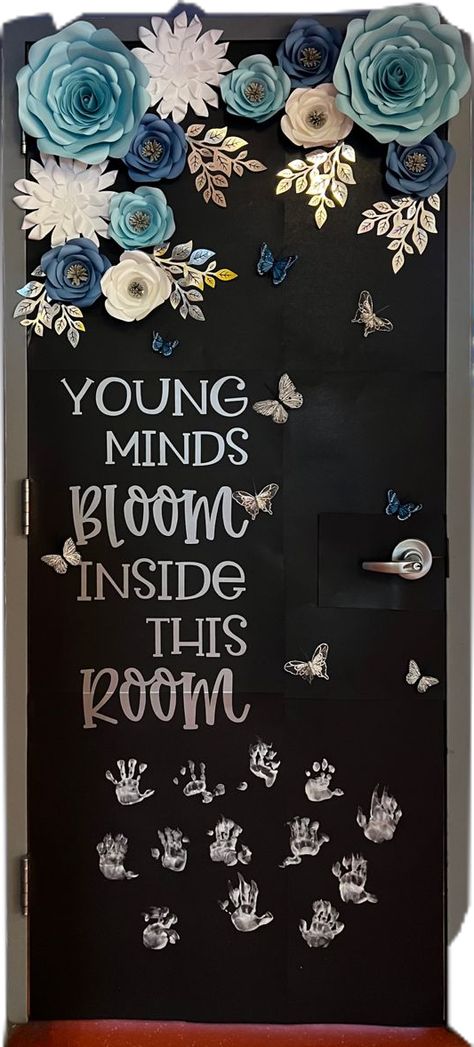 Give your classroom door a refresh! Wall Decor For School Classroom, Principal Office Door Decorating Ideas, High School Door Decorations, High School Door, Room Door Decor, Principals Office, School Door Decorations, Teacher Board, School Doors