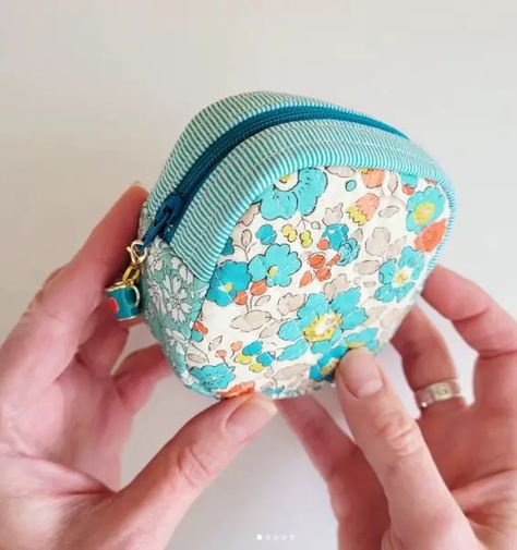 Poppet Pouch Pattern - Sewing With Scraps Pouch Sewing, Pouch Tutorial, Quilted Gifts, Fabric Pen, Pouch Pattern, Zipper Charms, Bag Patterns To Sew, Small Pouches, Sewing Bag