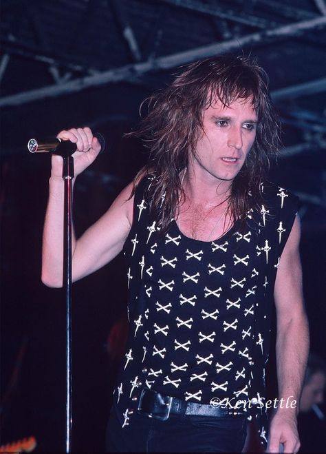 Happy birthday to John Waite, best known for his years in The Babys. John turns 71 today. John Waite, New Photo Download, Meeting Someone, Professional Photographer, Rock And Roll, Human, Turn Ons, Concert, Photographer