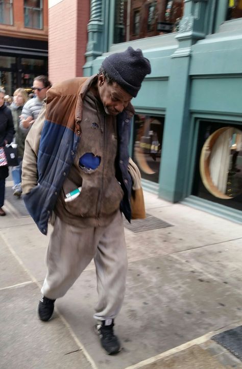 Poverty Chic, Homeless Fashion, Homeless Clothes, Homeless Style, Grandpa Style, Clothing Guide, Men Photography, Homeless People, Artist Outfit