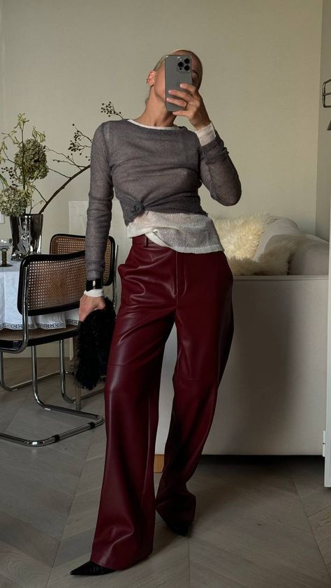 Extreme Fashion, Winter Pants Outfit, Polished Casual, Ny Style, Leather Pants Outfit, Artsy Style, Winter Outfit Inspiration, Minimal Outfit, Couture Details