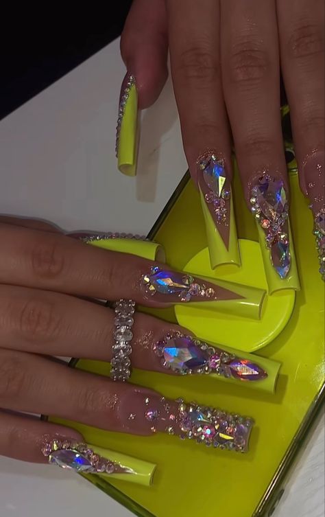 All Bling Nails, Baddie Bling Nails Summer, Extra Bling Nails, Summer Bling Nails, Junk Nails Bling, Bling Nail Designs, Bedazzled Nails, Nail Designs Bling, Long Acrylic Nail Designs