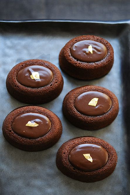 Chocolate financiers with orange ganache | Food and Travel Magazine Almond Financier Recipe, Friands Recipe, Orange Ganache, Financier Recipe, Financier Cake, Dolci Finger Food, Chocolate Decadence, Cakes Pastries, British Desserts