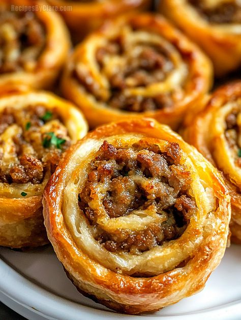 Sausage Cresent Roll Pinwheels, Sausage Cheese Puffs, Cheese And Sausage Pinwheels, Savory Rolls Breakfast, Sausage Wreath Crescent Rolls, Sausage Pinwheels Puff Pastry, Appetizer Recipes Using Crescent Rolls, New Years Appitizers, Sausage Cream Cheese Pinwheels