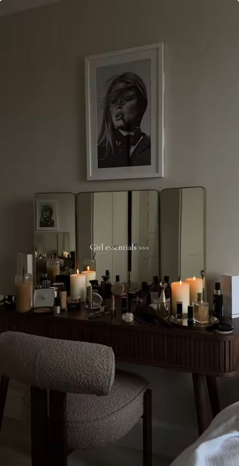 Dark Aesthetic Room Modern, Antique Luxury Bedroom, Bedroom Fashion Decor, Makeup Vanity Area In Bedroom, Room Inspo Boho Cozy Bedroom, Comfy Apartment Bedroom, Dark Feminine Aesthetic Apartment, Black And White Apartments, Small Room Ideas Storage