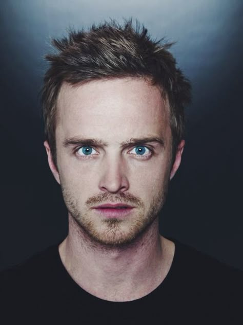 Aaron Paul from Breaking Bad  How come normal people can't be like this Breaking Bad Season 2, Breaking Bad Seasons, Breaking Bad Jesse, Aaron Paul, Kampot, Corte De Cabelo Masculino, Pink Men, Jesse Pinkman, Better Call Saul