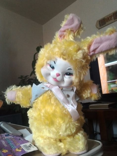 Vintage Rushton Easter Bunny Yellow Rabbit Plush http://www.ebay.com/itm/Vintage-Rushton-Easter-Bunny-/291699963498?_trksid=p2047675.l2557&ssPageName=STRK%3AMEBIDX%3AIT&nma=true&si=%252F0kMus%252F0oN4AQlcBTgWVVQrkhN8%253D&orig_cvip=true&rt=nc Vintage Stuffed Bunny, Vintage Plushies, Rushton Dolls, Rushton Toys, Easter Aesthetic, Yellow Rabbit, Creepy Stuffed Animals, Easter Dolls, Clown Doll