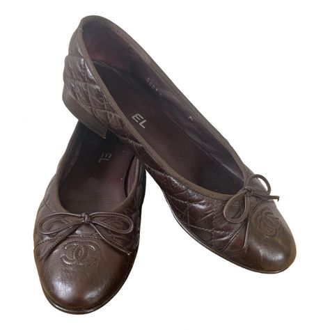 Leather ballet flats Chanel Brown size 38.5 EU in Leather - 15326672 Winter Study, Aesthetic Outfits Winter, Shabby Chic Fall, Bella Hadid Fashion, Kate Moss Fashion, School Aesthetics, Brown Ballet Flats, Vanilla Aesthetic, Hadid Fashion