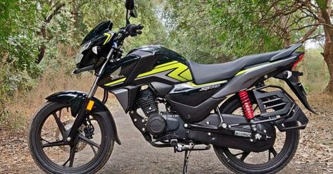 The BS6 Honda SP 125 has received a minor price hike. Both the variants of the 125 cc commuter now costs INR 552 more than before. Sp 125 Honda, Sp Shine 125, Sp125 Bs6, Honda Shine Sp 125 Bs6, Honda Sp 125 Bs6, Honda Sp 125, Cb Unicorn, Honda Shine, Honda Bike