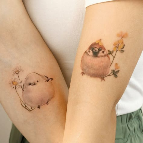 Watercolour Bird Tattoo, Watercolor Tattoo For Women Unique, Cute Bird Tattoos, Unique Pretty Tattoos Beautiful, Watercolor Tatoos, Peacock Drawings, Watercolor Animal Tattoo, Colorful Bird Tattoos, Floral Watercolor Tattoo