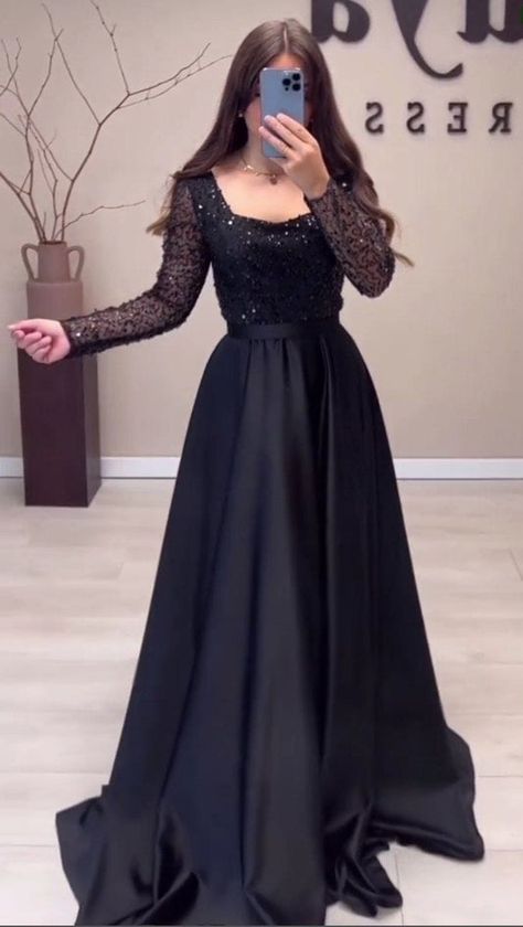 Black Gown Dress Indian, Western Gowns Party Wear Simple, Simple Gowns Dresses Elegant, Unique Birthday Dresses For Women, Black Gown Party Wear, Black Gown Indian Party Wear, Party Wear Gowns Indian Receptions, Indian Long Dress Gowns Party Wear, Gown Pattern Western