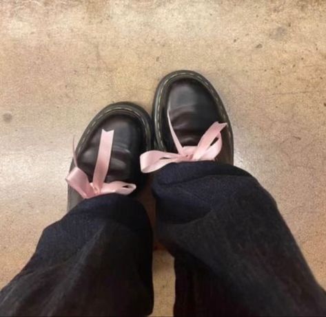 ْ on Twitter: "this is a sign for you to use ribbon lace as shoelace https://t.co/akr5NsDzrk" / Twitter Pink Ribbon Shoe Laces, Ribbon Shoe Laces, Ribbon Shoes, Good Riddance, Romantic Mood, Gracie Abrams, Pink Princess, Doc Martens, A Sign