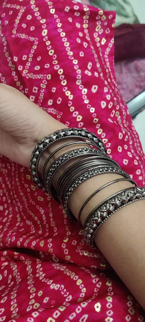 Desi Fake Story, Desi Bangles Aesthetic, Indian Bangles Aesthetic, Bangles Snap, Desi Poses, Bangles Aesthetic, Fake Photo Sick, November Outfits, Traditional Aesthetic